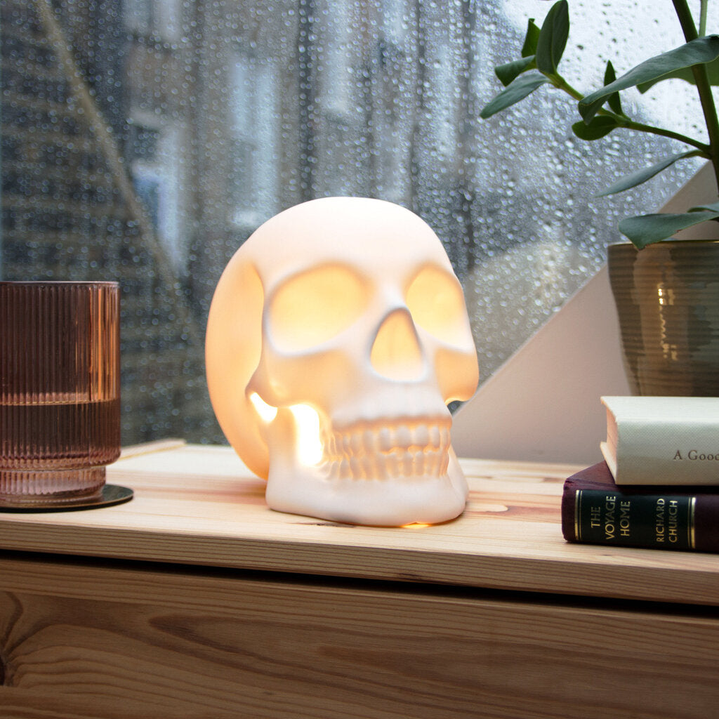 Skull Lamp - 6"Hx8"Dx5.5"W