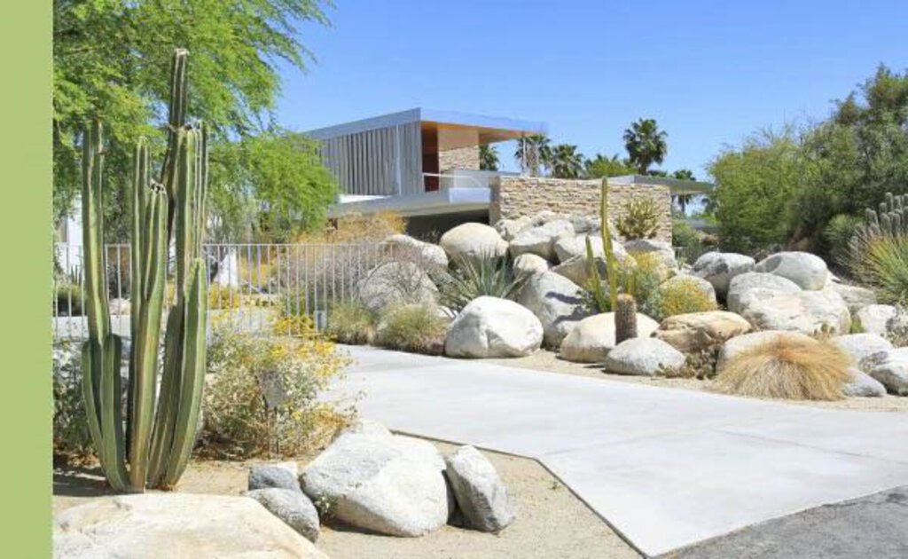 PALM SPRINGS : Mid-Century Modern Postcard Book