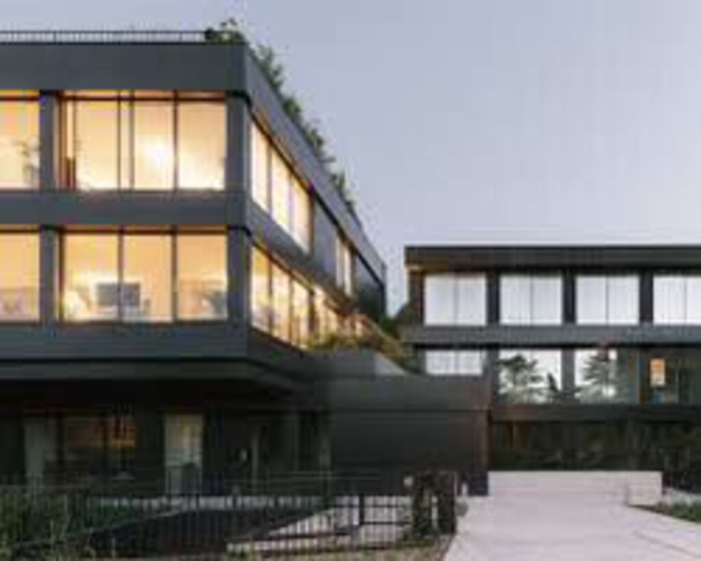 The Office of Good Intentions. Human(s) Work