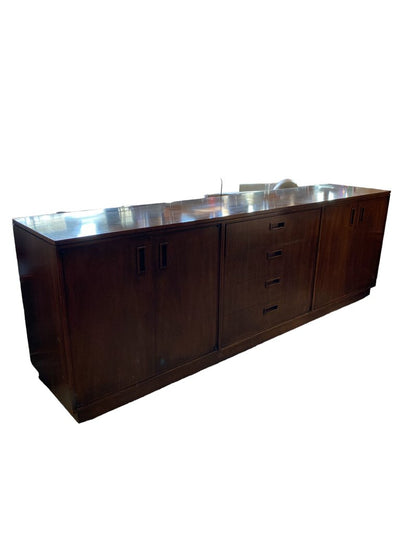 Milo Baughman Walnut Credenza 90 x 30,5 x 19 with Open Shelves and 2 Door Cabinet (found as-is)