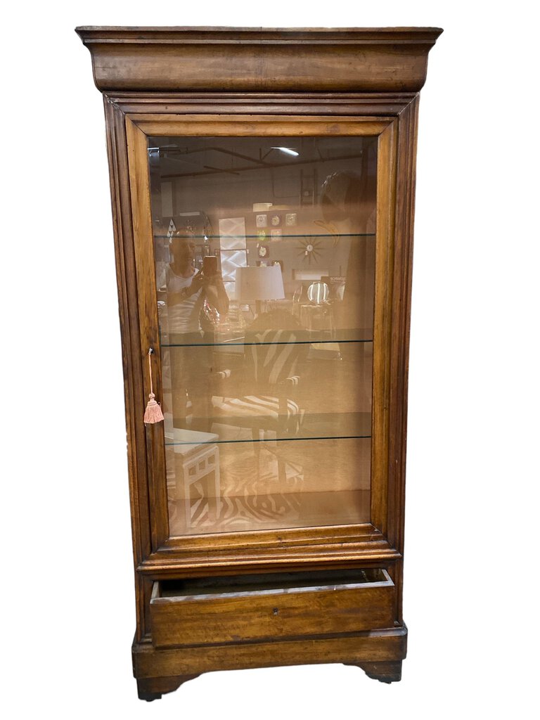 Hak:)インテリア アンティーク ビンテージ Vintage Curio Cabinet with Light