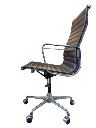 ICF Leather Eames Aluminum Group Management Chair (English Authorized Version of Herman Miller)