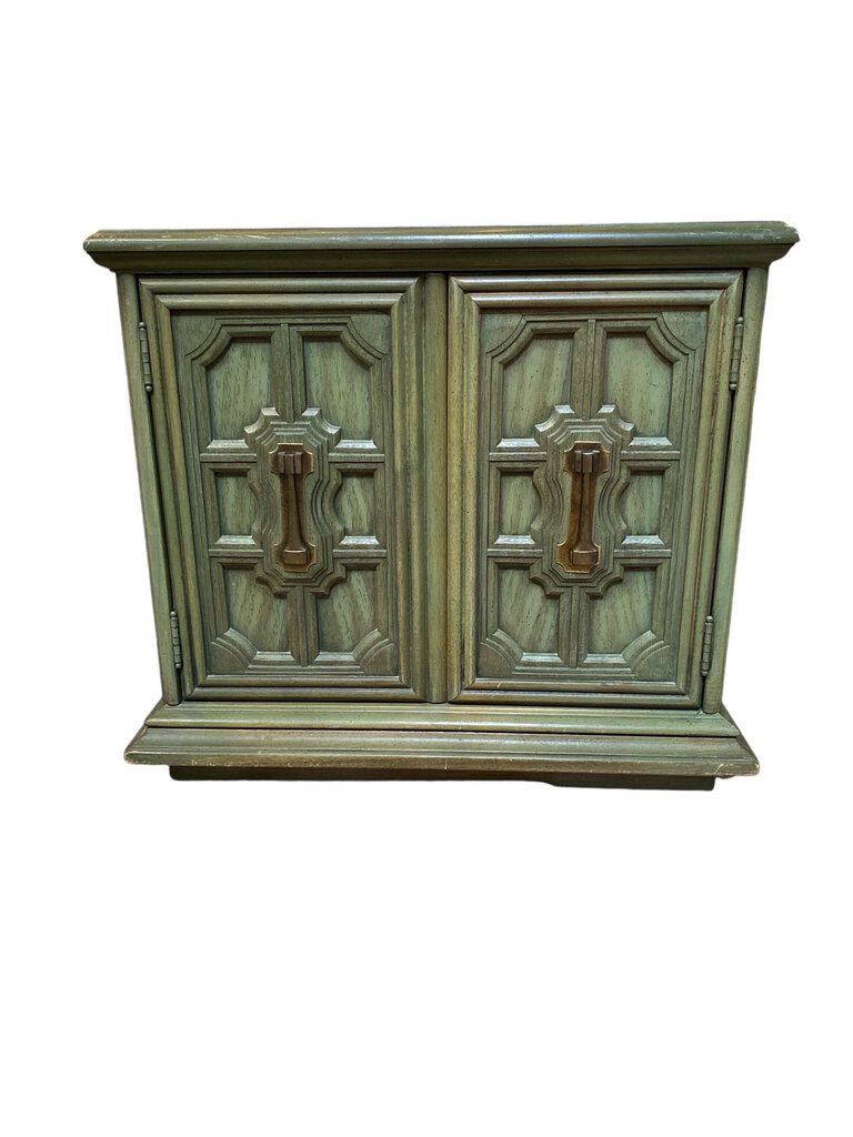 Mid Century Pair of Stanley Furniture Nightstands in Jade (Set of 2)