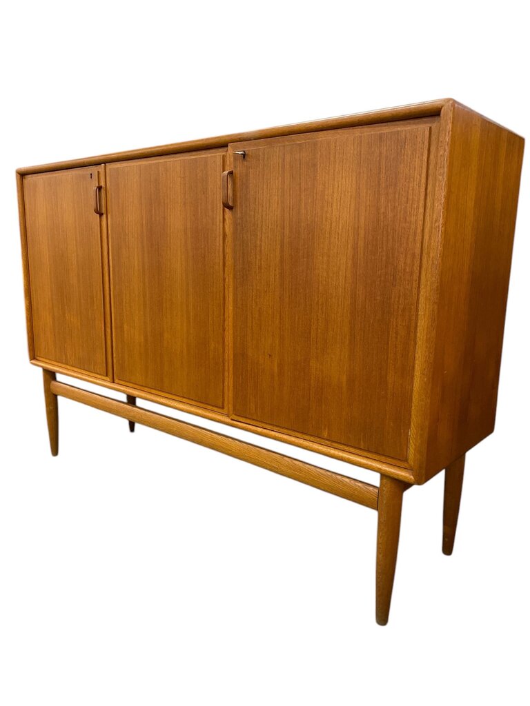Danish Modern Teak Cabinet (key in right top draw does not work/needs adjustment)