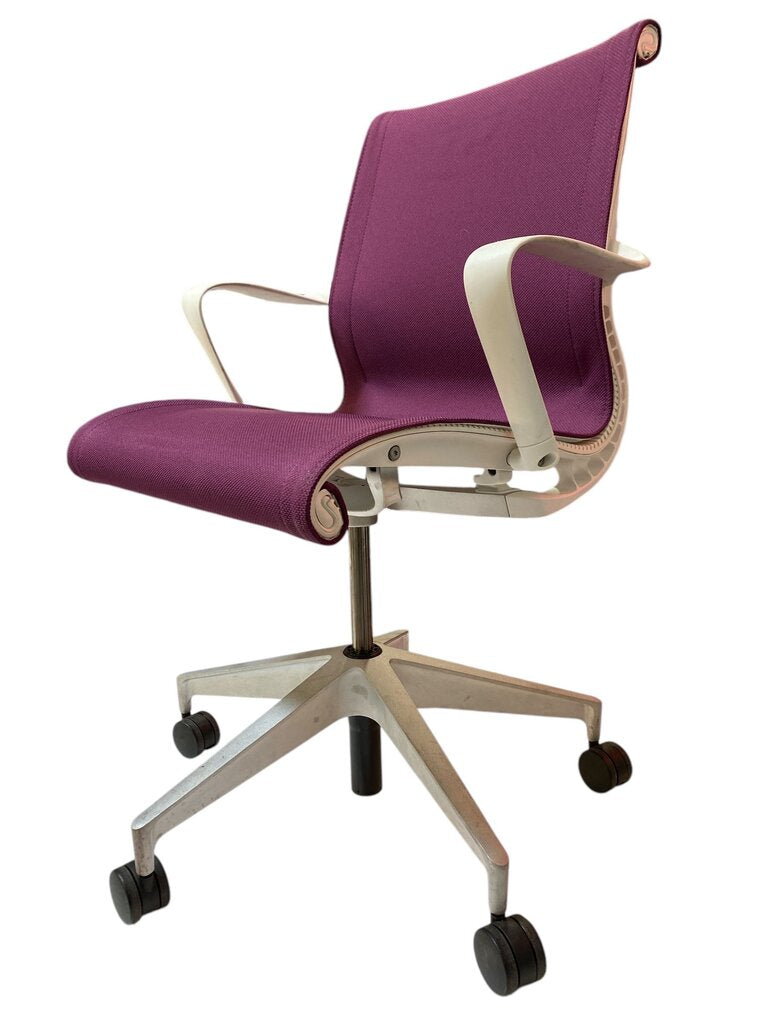 Herman Miller Setu Swivel Chair