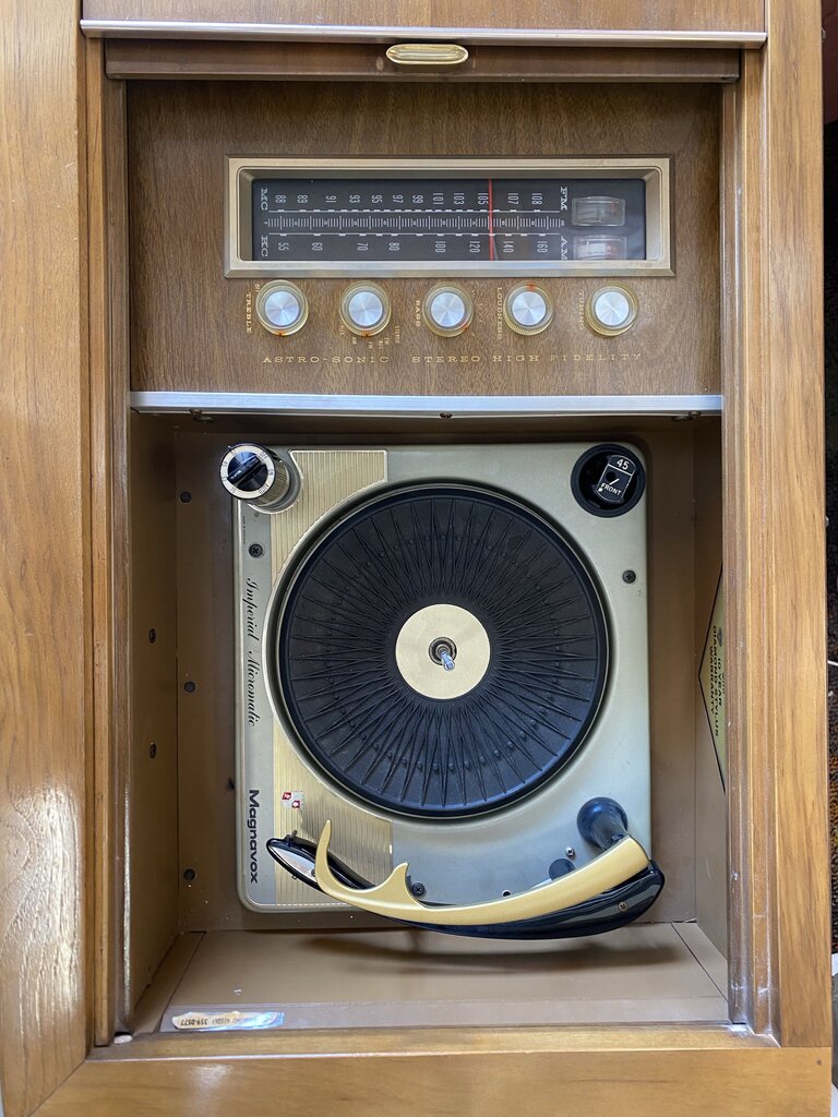 Mid Century MAGNAVOX Stereophonic High Fidelity Record Changer Player Stereo Console