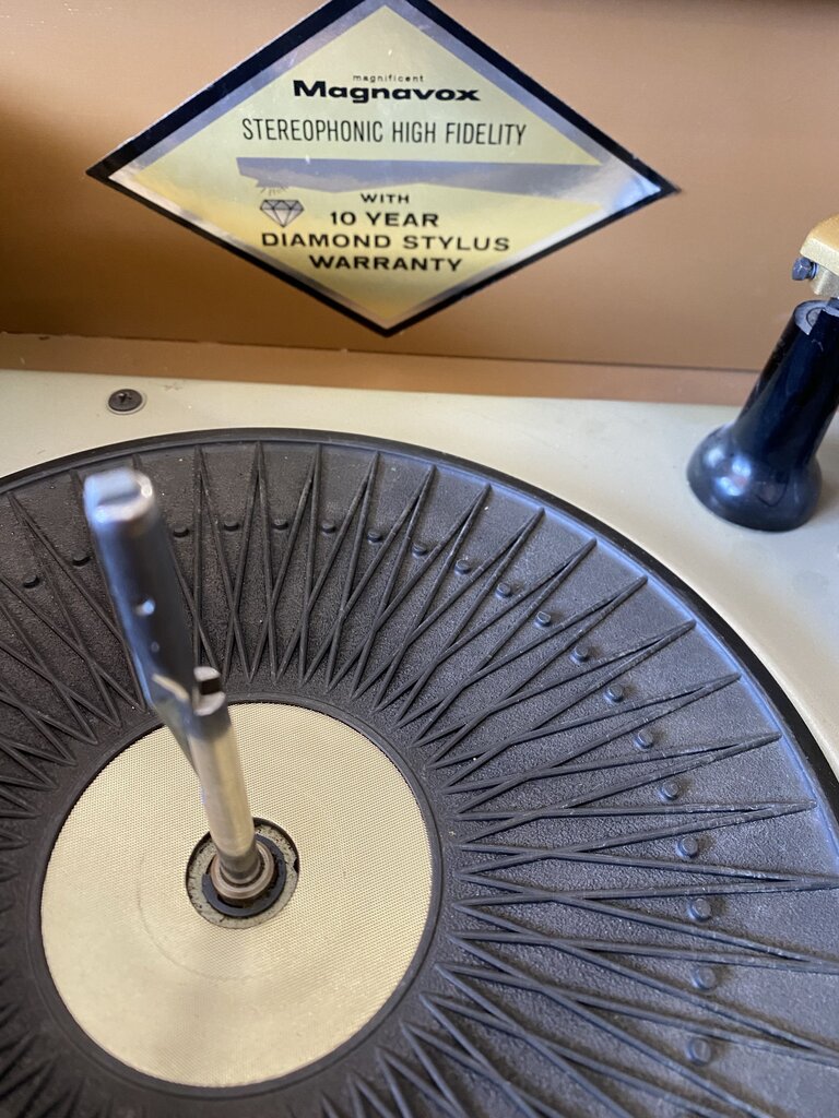 Mid Century MAGNAVOX Stereophonic High Fidelity Record Changer Player Stereo Console