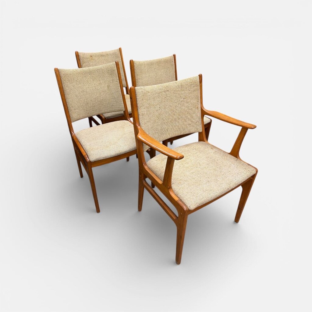 Mid Century Modern Set of 5 Teak Dining Chairs by D-Scan (Set of 5)