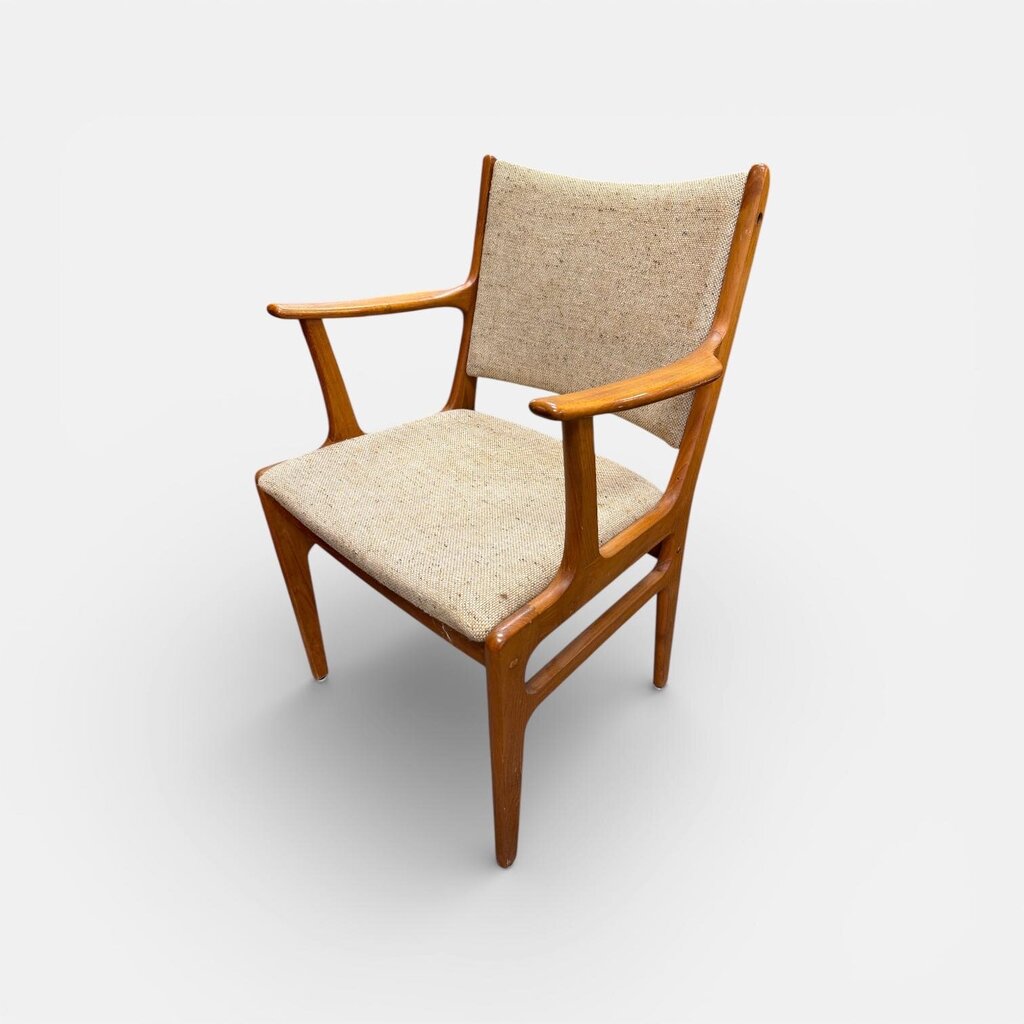 Mid Century Modern Set of 5 Teak Dining Chairs by D-Scan (Set of 5)