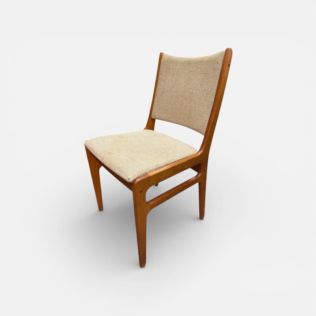 Mid Century Modern Set of 5 Teak Dining Chairs by D-Scan (Set of 5)