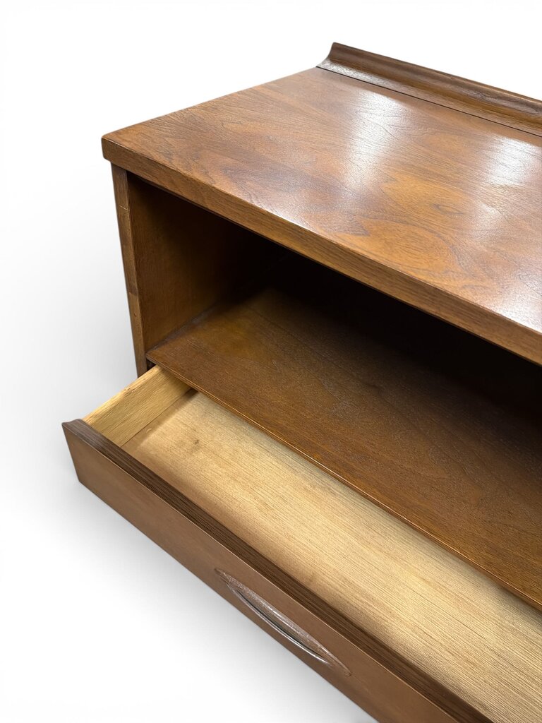 Mid Century Pair of Broyhill Sculptra Nightstands in Walnut (Set of 2)