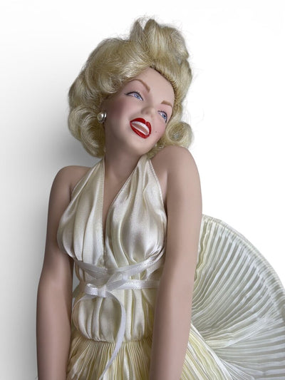 Vintage Franklin Heirloom Porcelain Marilyn Monroe Doll
