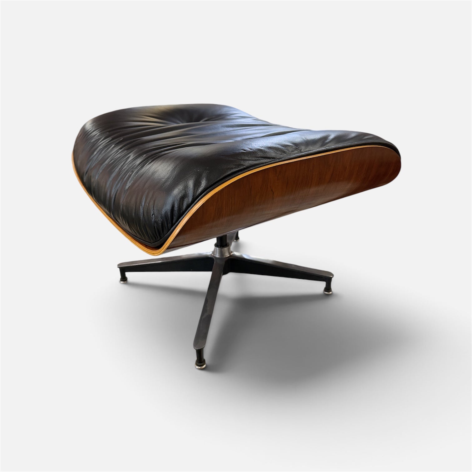 Herman MIller Eames Lounge Chair Rosewood  Ottoman
