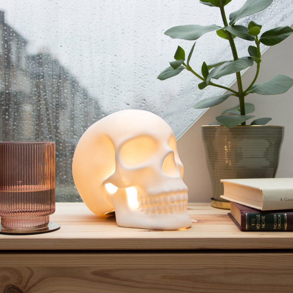 Skull Lamp - 6"Hx8"Dx5.5"W